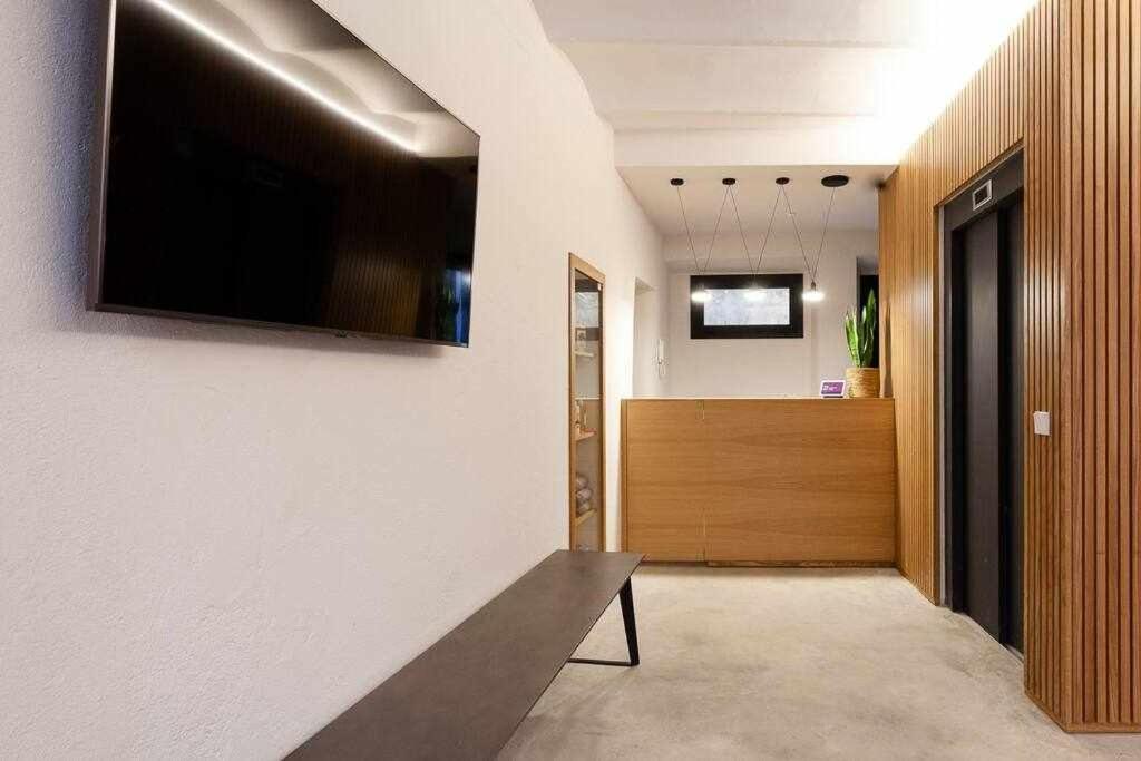 Velo Vern 3 Luxury Penthouse W Views Of City Wall Gérone Extérieur photo